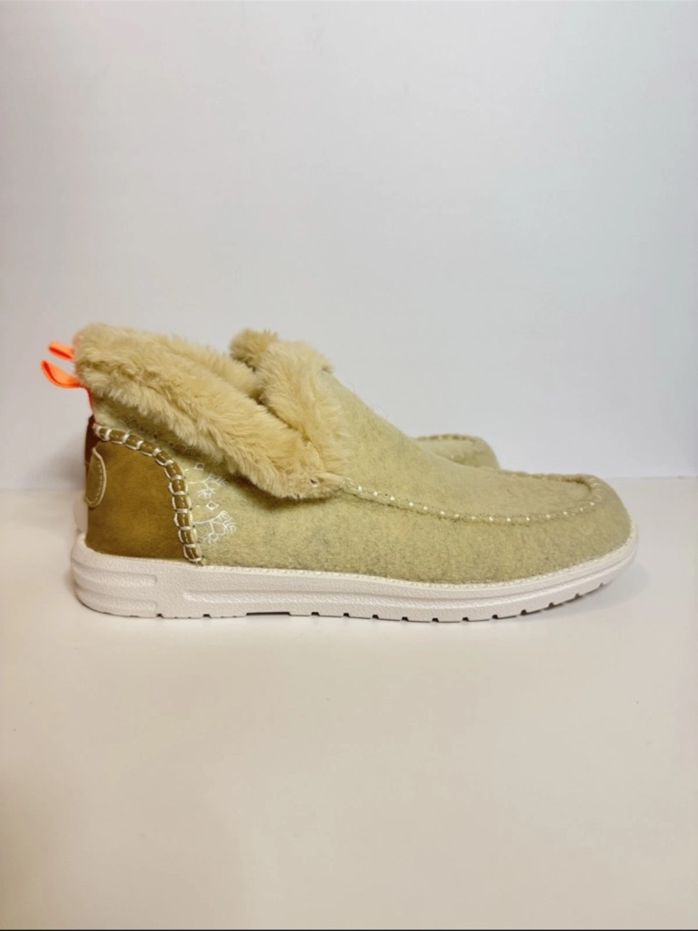 Cozy Slip-On Faux Fur Lined Shoes - 9- Cream